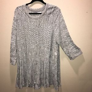 Multi weave light 3/4 sleeve tunic